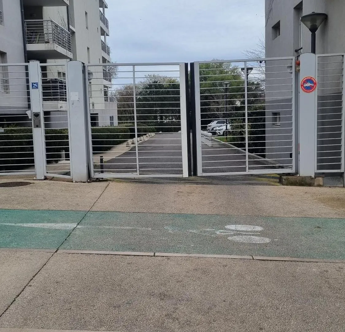 Marseille T3 Spacieux Et Paisible Avec Deux Places Parking Proche Vieux Port Apartment